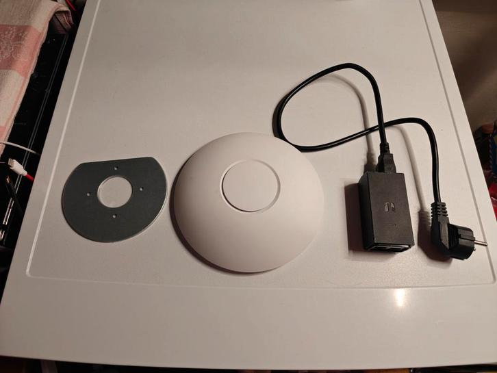 Ubiquiti UniFi AP AC LR - Krachtige WiFi Access Point, Computers en Software, Accesspoints, Zo goed als nieuw, Ophalen of Verzenden