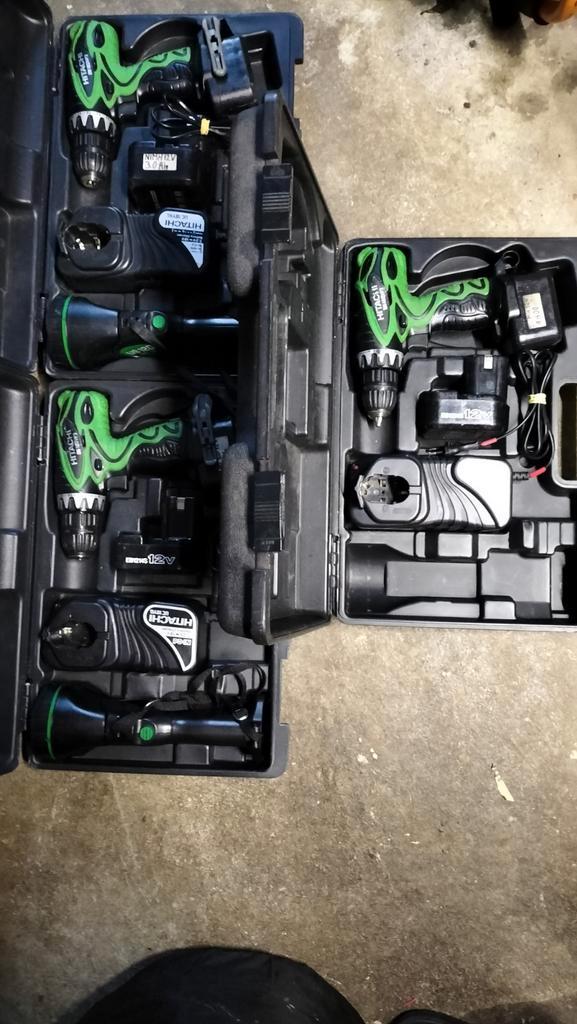 3x Hitachi boormachine 12v accu met 2x draagbare lamp, Doe-het-zelf en Verbouw, Gereedschap | Boormachines, Gebruikt, Boor- en Schroefmachine