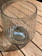 VAAS VAN GERECYCLED GERIBBELD GLAS 18 cm hoog NIEUW, Huis en Inrichting, Woonaccessoires | Vazen, Overige kleuren, Nieuw, Ophalen of Verzenden