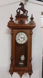 Donker eikenhouten wandklok met paard, Ophalen of Verzenden