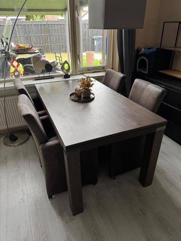 Eettafel Hout  + 4 Stoelen beschikbaar voor biedingen