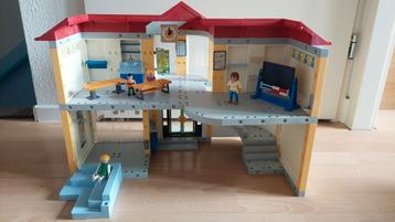 Playmobil School / huis met Poppetjes en Accessoires beschikbaar voor biedingen