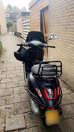 Vespa sprint 125 carbon custom, Fietsen en Brommers, Scooters | Vespa, Ophalen of Verzenden, Zo goed als nieuw, Benzine, Overige modellen