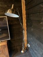 Stoere, industriële vloerlamp in zeer goede staat, Huis en Inrichting, Lampen | Vloerlampen, 150 tot 200 cm, Zo goed als nieuw