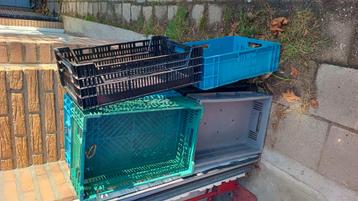 Stevige kratten 7 stuks beschikbaar voor biedingen