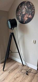 Studiolamp industriële driepoot vloerlamp, Huis en Inrichting, Lampen | Vloerlampen, Ophalen, Zo goed als nieuw, Hout, 150 tot 200 cm