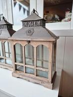 Grote houten kandelaar/lantaarn, Huis en Inrichting, Woonaccessoires | Kandelaars en Kaarsen, Ophalen of Verzenden, Zo goed als nieuw