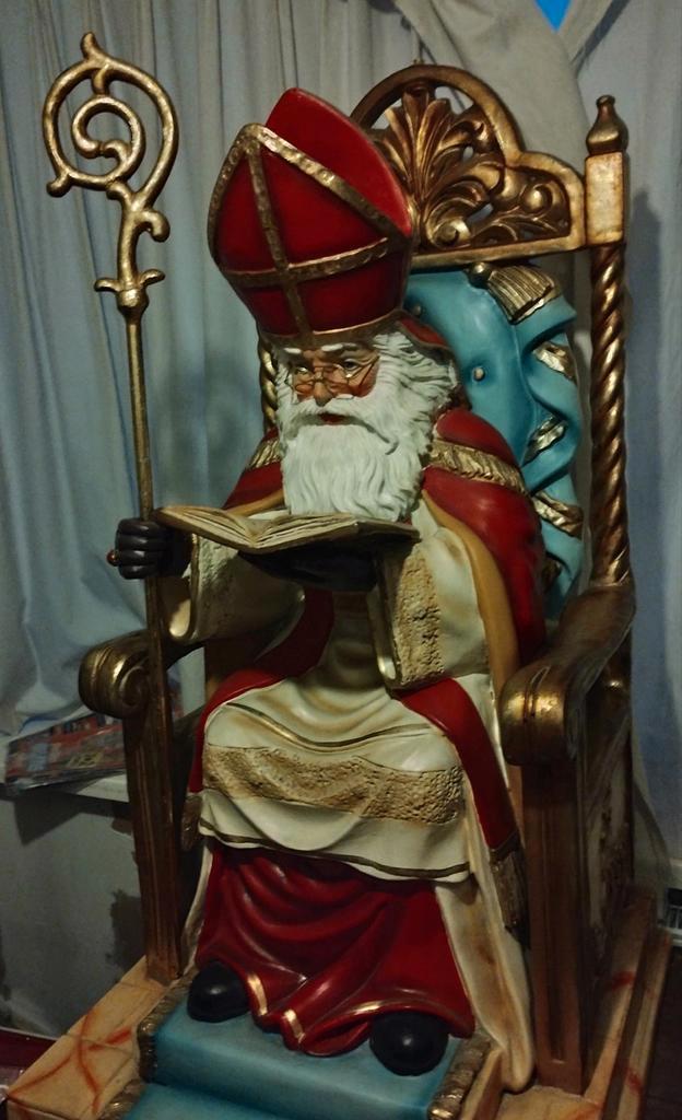 Groot Sinterklaas op troon beeld ca 1 meter hoog, Diversen, Sinterklaas, Gebruikt, Ophalen