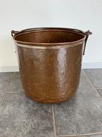 Koperen pot / haardhoutketel met ijzeren hengsel, Antiek en Kunst, Ophalen