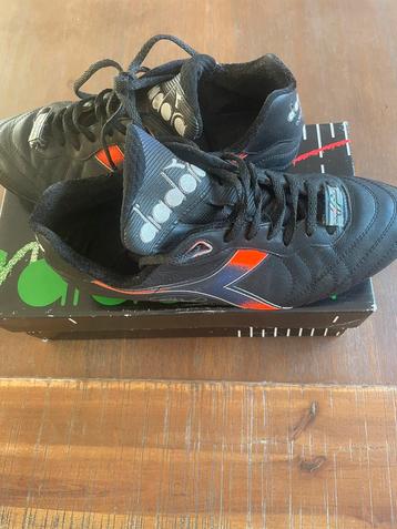 Marco van Basten. Voetbalschoenen 43 beschikbaar voor biedingen