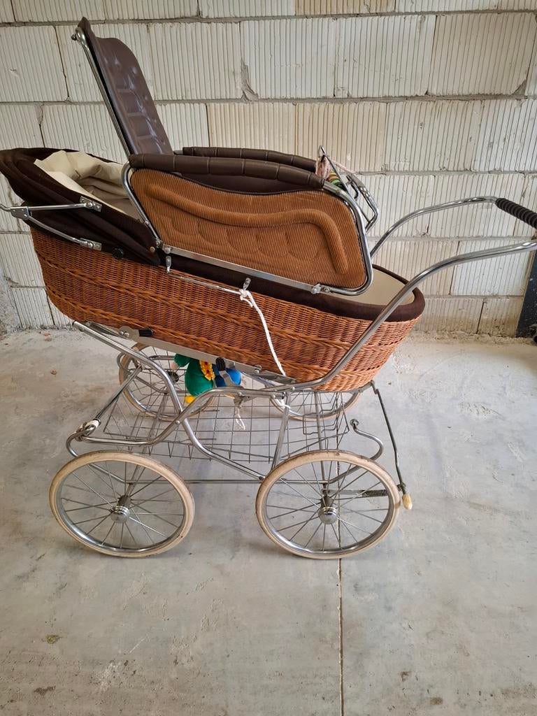 Vintage Rotan Kinderwagen, Gebruikt, Verstelbare duwstang, Ophalen of Verzenden, Kinderwagen