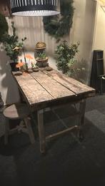 Prachtige oude inklapbare verrijdbare markttafel uit India, Ophalen