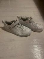 Te koop  witte nike sportschoenen maat 34, Kinderen en Baby's, Kinderkleding | Schoenen en Sokken, Ophalen of Verzenden, Zo goed als nieuw