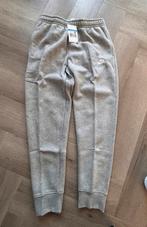 NIKE CLUB SPORTSWEAR FLEECE JOGGINGBROEK GRIJS WIT M, Maat 48/50 (M), Nike, Ophalen of Verzenden, Zo goed als nieuw