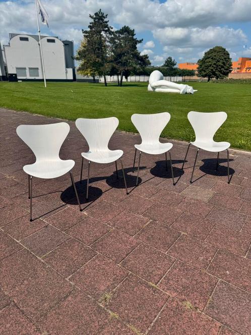 4x Fritz Hansen Arne Jacobsen 3107 design vlinderstoelen, Huis en Inrichting, Stoelen, Gebruikt, Wit, Ophalen of Verzenden