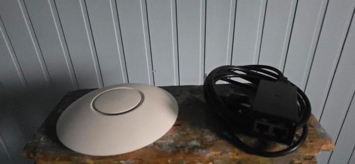 Ubiquiti UniFi AP AC Lite wifi punt + PoE adapter, Computers en Software, Accesspoints, Ophalen of Verzenden