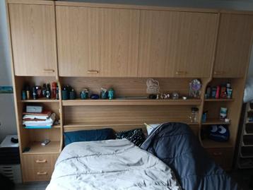 Bed met ombouw - lichte beschadiging beschikbaar voor biedingen