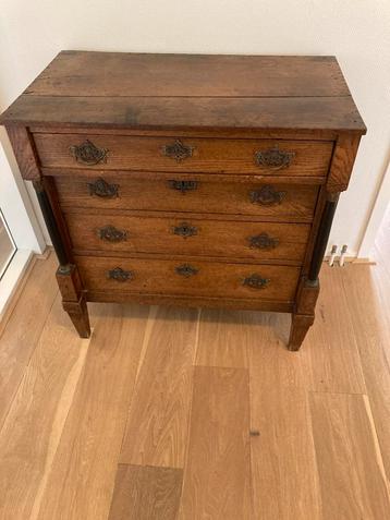 Antiek ladenkastje met messing beslag beschikbaar voor biedingen