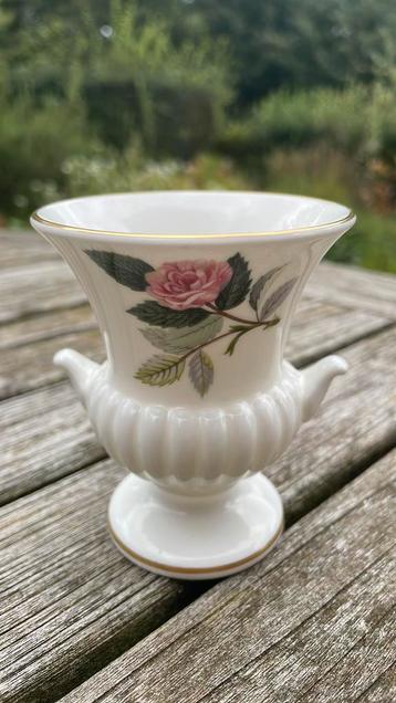 Wedgwood Hathaway Roos lepel/bloemen vaasje beschikbaar voor biedingen