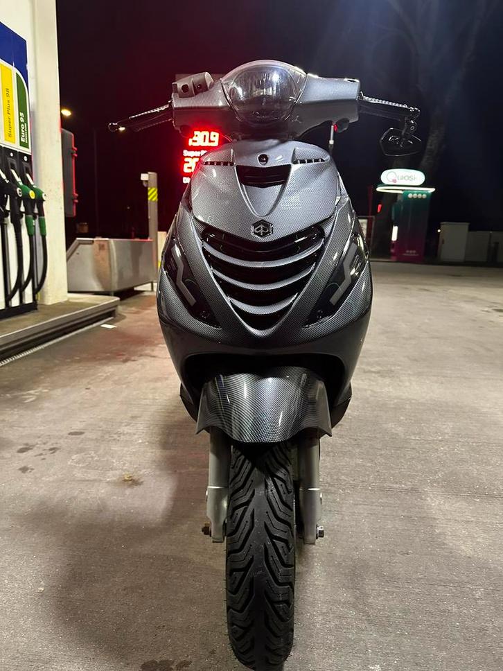 Piaggio Zip 4t 2011 super nette staat. 1 eigenaar gehad!, Fietsen en Brommers, Scooters | Piaggio, Zo goed als nieuw, Zip, Benzine