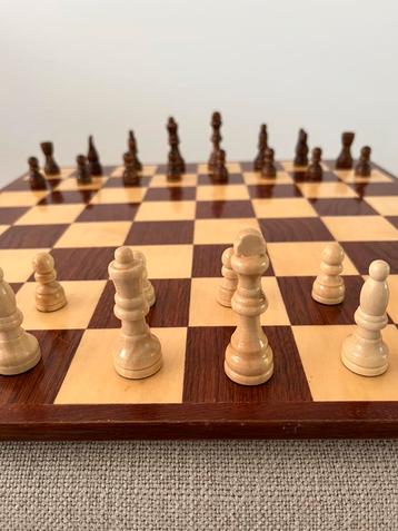Schaakbord met schaakstenen set schaken chessboard vintage beschikbaar voor biedingen