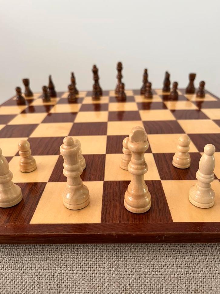 Schaakbord met schaakstenen set schaken chessboard vintage, Hobby en Vrije tijd, Gezelschapsspellen | Bordspellen, Zo goed als nieuw