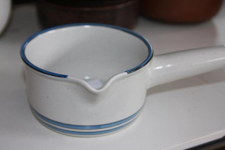 GUSTAVSBERG "" DART "" SAUSKOM., Huis en Inrichting, Keuken | Servies, Zo goed als nieuw, Kom(men), Overige stijlen, Keramiek