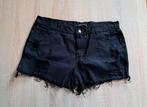 Kort Broekje - Hotpants - Destroyed - Maat L - Gothic - Goth, Zwart, Ophalen of Verzenden, Zo goed als nieuw, W30 - W32 (confectie 38/40)