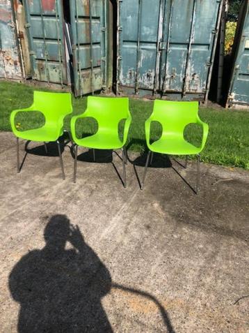 3 acta kunststof design stoelen beschikbaar voor biedingen