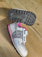 Wit roze Nike schoenen maat 22 met klittenband, Kinderen en Baby's, Kinderkleding | Schoenen en Sokken, Schoenen, Meisje, Ophalen of Verzenden