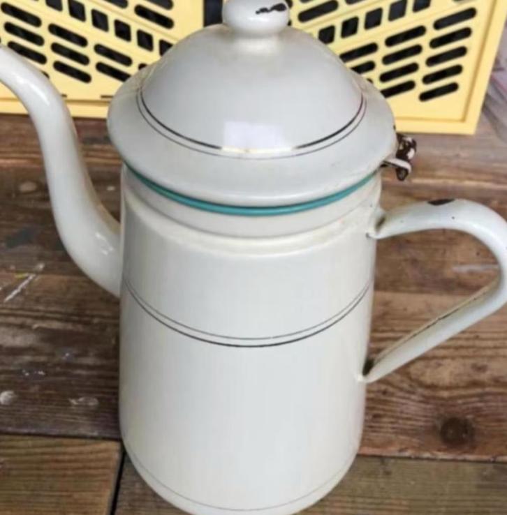 Crèmekleurige ouderwetse geëmailleerde koffiepot (28 cm), Antiek en Kunst, Antiek | Emaille, Ophalen of Verzenden