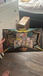Shining fates box, Hobby en Vrije tijd, Verzamelkaartspellen | Pokémon, Ophalen of Verzenden, Zo goed als nieuw