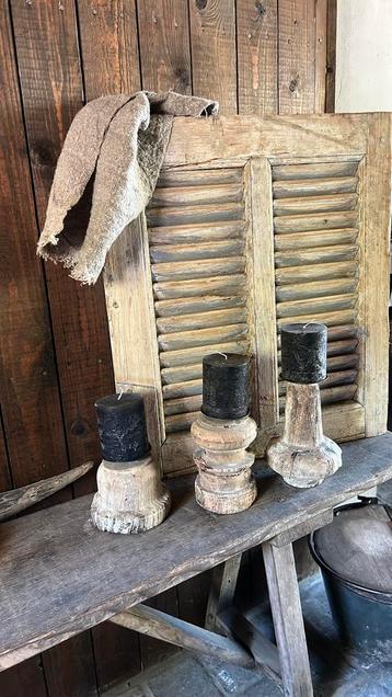 3 houten kandelaars beschikbaar voor biedingen