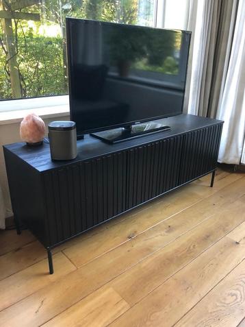 Stijlvol WOOOD New Gravure TV-meubel Zwart beschikbaar voor biedingen