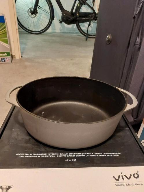 Vivo ovale stoofpan gietijzer, Huis en Inrichting, Keuken | Potten en Pannen, Zo goed als nieuw, Gietijzer, Ophalen of Verzenden