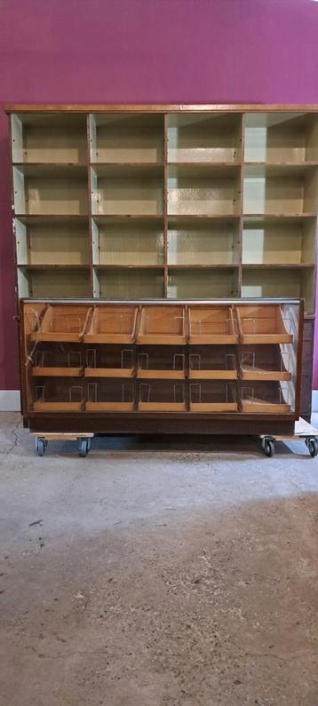 Toonbank vitrine ladenkast beschikbaar voor biedingen