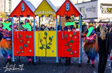 Vogelhuis loopgroep wagen carnaval beschikbaar voor biedingen