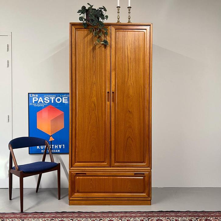 - Vintage garderobekast •Dyrlund• -, Huis en Inrichting, Kasten | Kledingkasten, Gebruikt, 200 cm of meer, 50 tot 100 cm, 75 cm of meer