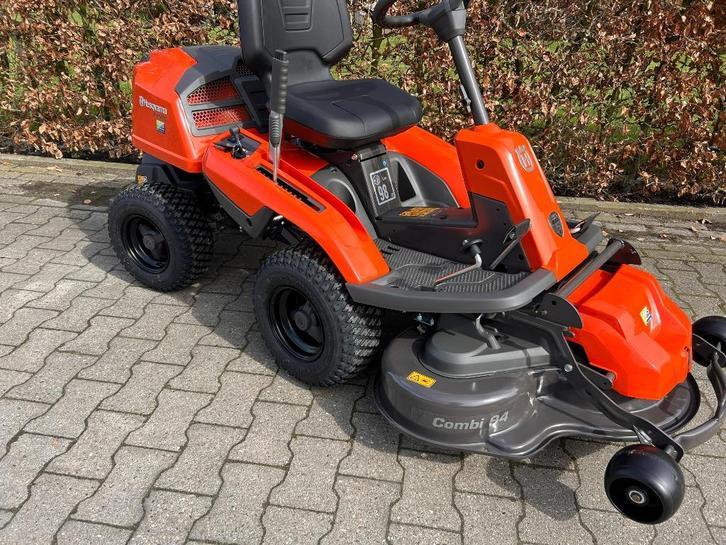 Husqvarna rider 4x4 kawasaki 2cylinder stiga en castel garde, Tuin en Terras, Grasmaaiers, Gebruikt, 50 cm of meer, Ophalen