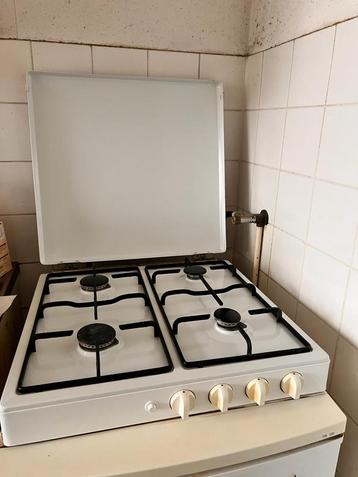 4 pitten fornuis beschikbaar voor biedingen