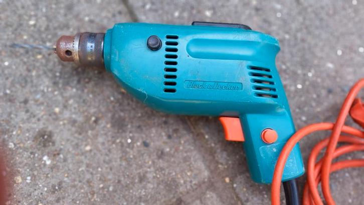 Boormachine Black&Decker, Doe-het-zelf en Verbouw, Gereedschap | Boormachines, Zo goed als nieuw, Boormachine, Ophalen
