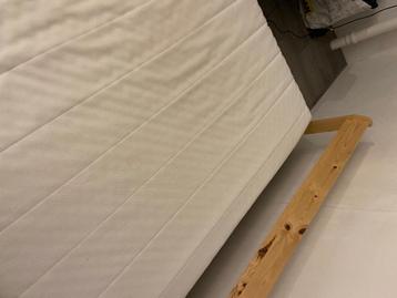 Ikea bedframe NEIDEN met matras en lattenbodems - afbeelding 4