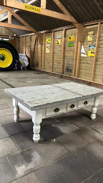 Grenen houten salontafel met hardhouten blad 
