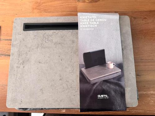 Gusta knietafel voor tablet of laptop, Huis en Inrichting, Overige Huis en Inrichting, Nieuw, Ophalen of Verzenden