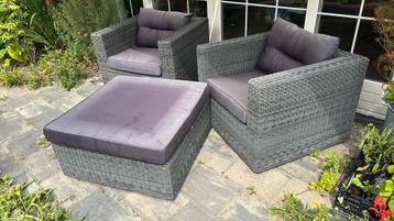 Tuin setje 2 stoelen en hocker bijna gratis beschikbaar voor biedingen