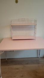 Roze bureau met metalen details, Huis en Inrichting, Ophalen, Gebruikt, 100 tot 150 cm, Vintage