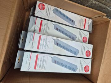 Kratten met (signaal) kabels beschikbaar voor biedingen