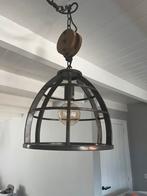 Industriële stalen hanglamp met houten katrol, Huis en Inrichting, Lampen | Hanglampen, Ophalen, Zo goed als nieuw, Minder dan 50 cm