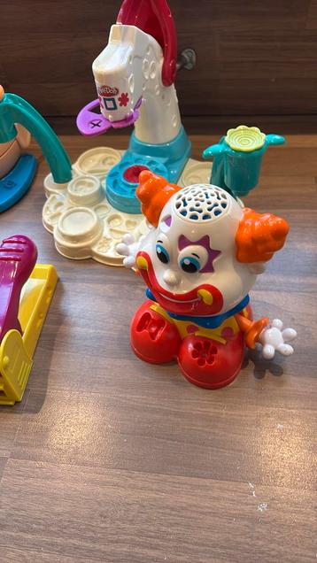 Diverse play-doh  speelgoed sets (zonder de klei) beschikbaar voor biedingen