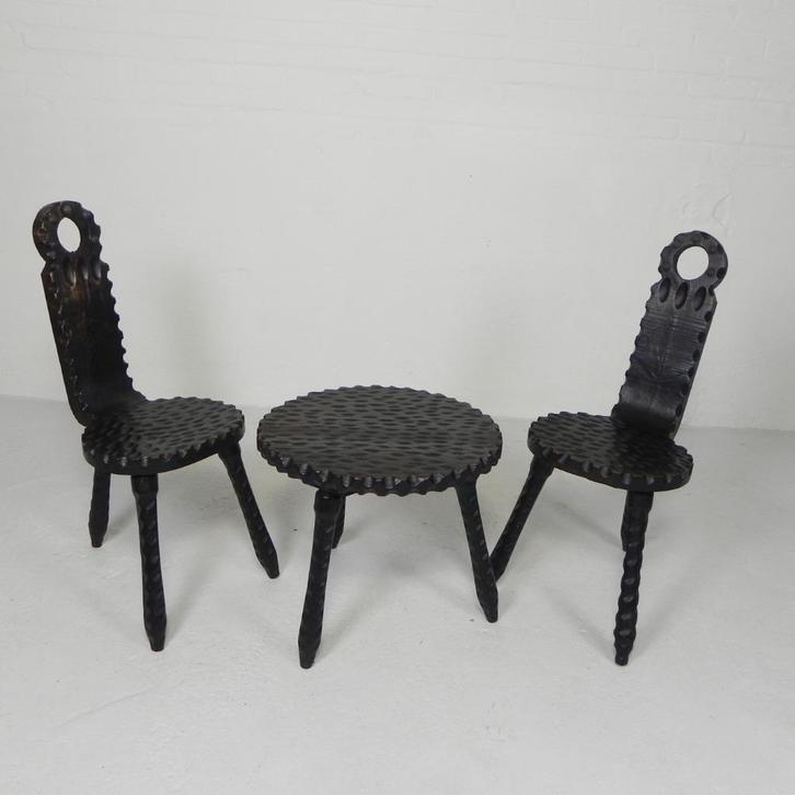 Set van 2 Spaanse brutalist stoelen en salontafel, jaren '60, Antiek en Kunst, Antiek | Meubels | Stoelen en Banken, Ophalen of Verzenden